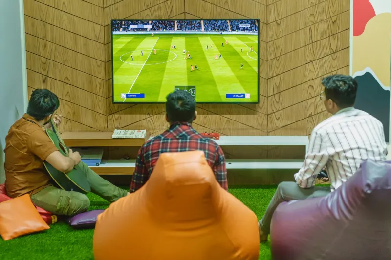 Gather 'Round the Screen: How Single-Player Games Became the New Party Experience